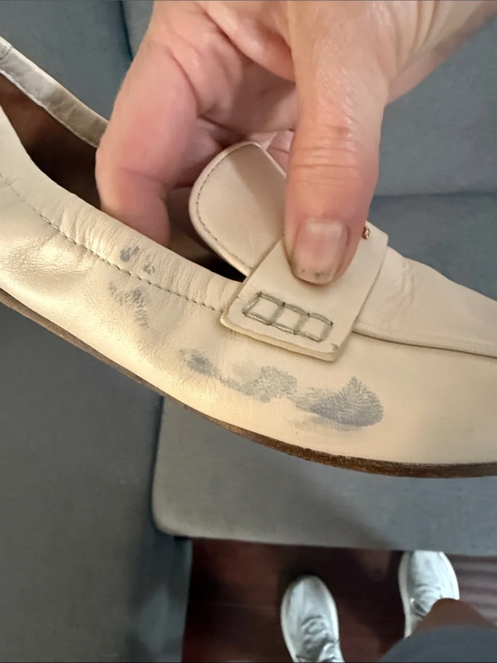 Tory Burch Cream Leather Women’s Loafers with Gold Logo